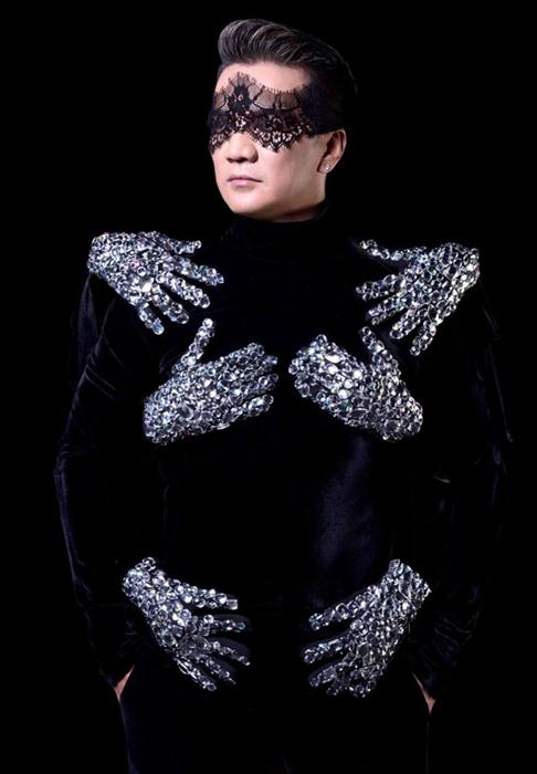 20160924130151-tuan-hung-isaac-gop-mat-trong-liveshow-cua-mr-dam-tap-chi-sao-viet